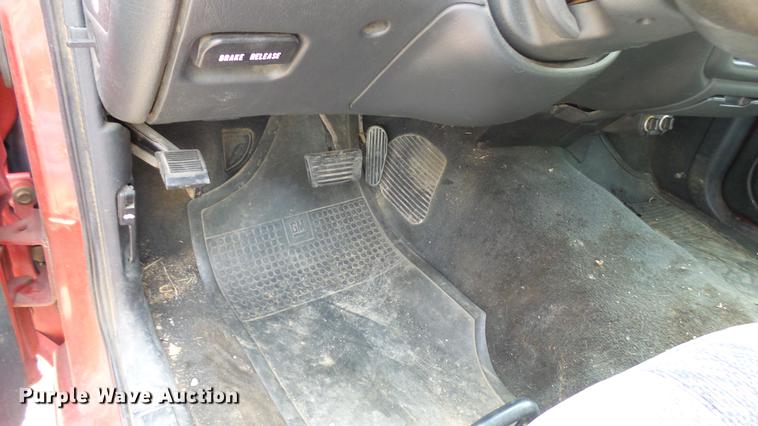 image for item DP9542 1998 GMC Sonoma SLS Ext. Cab pickup truck