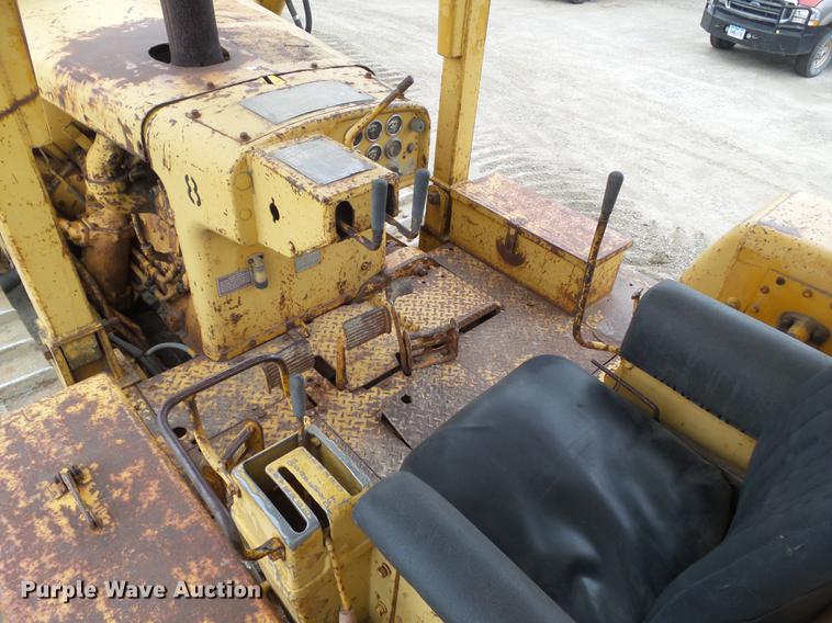 image for item DZ9318 1968 Caterpillar D8H dozer