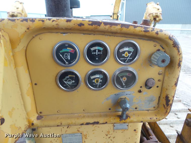 image for item DZ9318 1968 Caterpillar D8H dozer