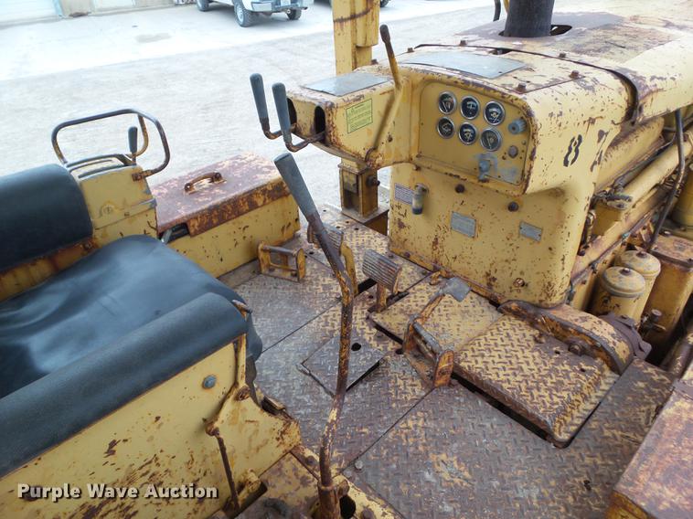 image for item DZ9318 1968 Caterpillar D8H dozer