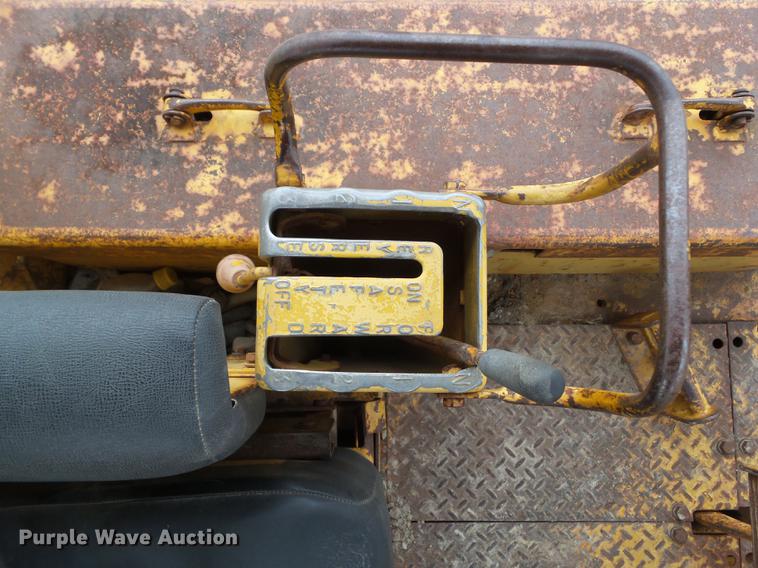 image for item DZ9318 1968 Caterpillar D8H dozer