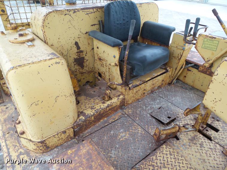 image for item DZ9318 1968 Caterpillar D8H dozer