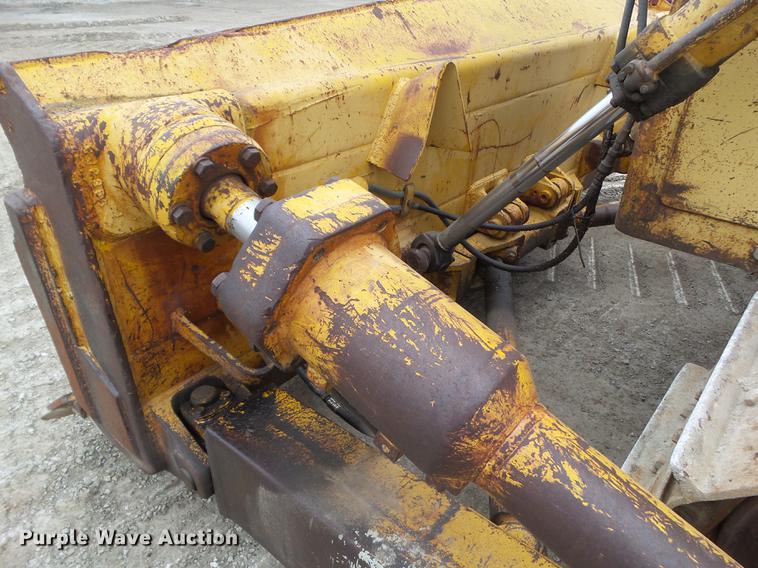 image for item DZ9318 1968 Caterpillar D8H dozer