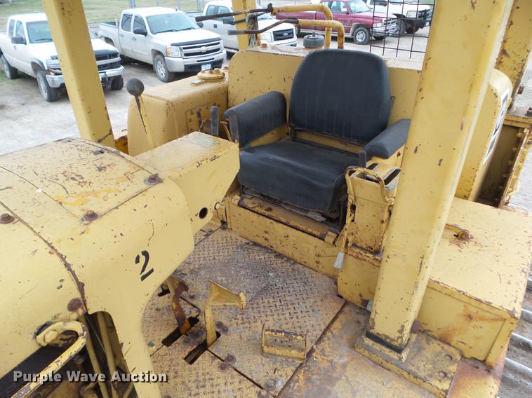 image for item DZ9319 1973 Caterpillar D8H crawler tractor