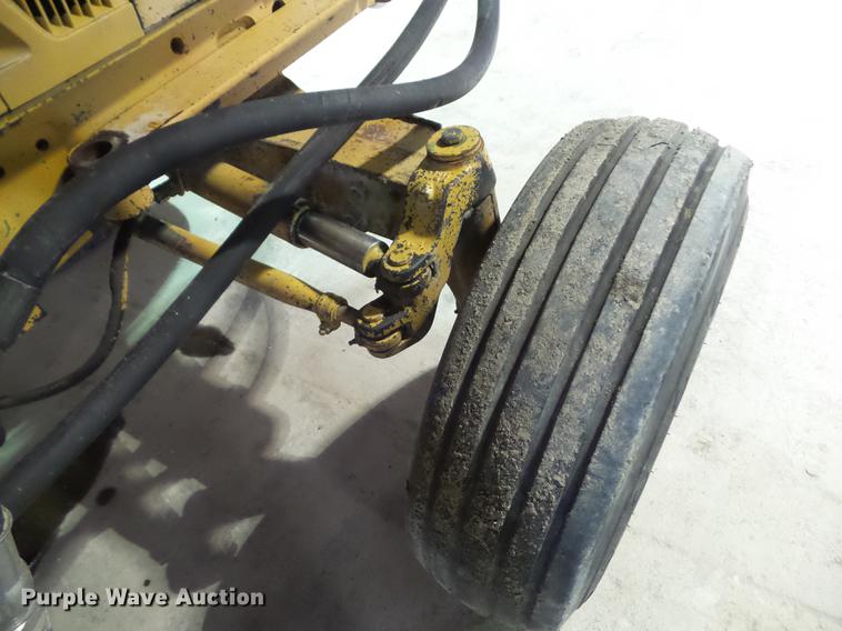 image for item DZ9322 1996 John Deere 6400 tractor