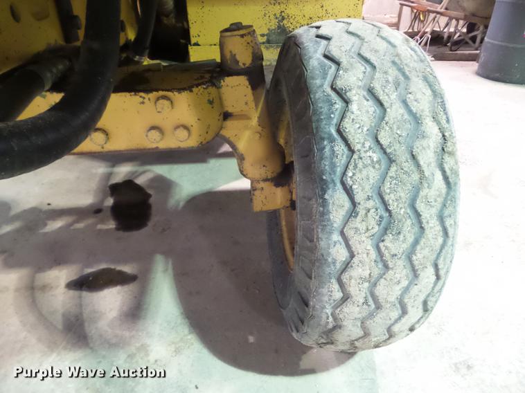 image for item DZ9322 1996 John Deere 6400 tractor