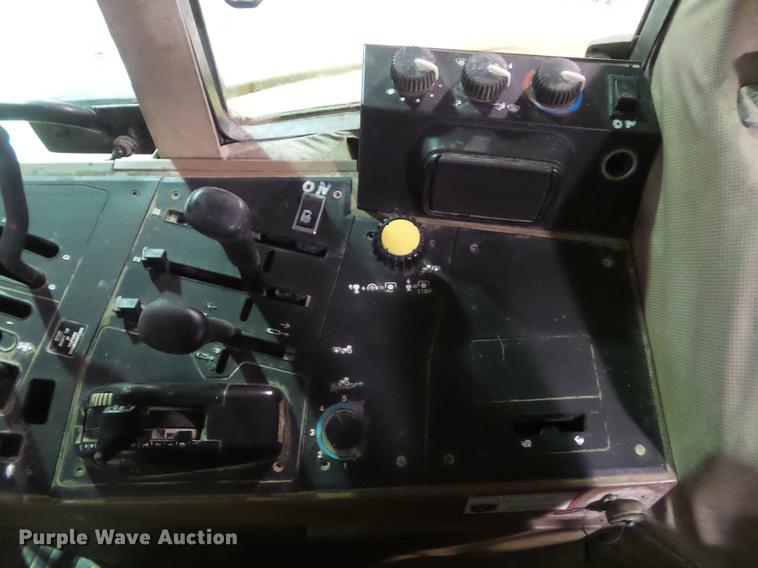 image for item DZ9323 1996 John Deere 6400 tractor