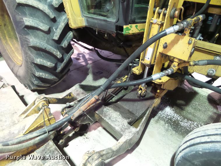 image for item DZ9323 1996 John Deere 6400 tractor