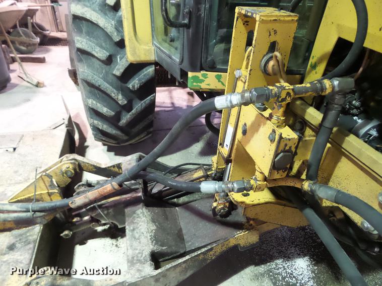 image for item DZ9323 1996 John Deere 6400 tractor