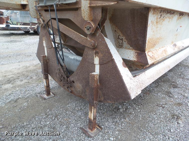 image for item DZ9324 2006 Trail King bottom dump trailer