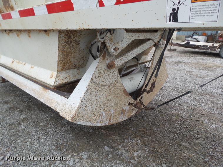 image for item DZ9324 2006 Trail King bottom dump trailer