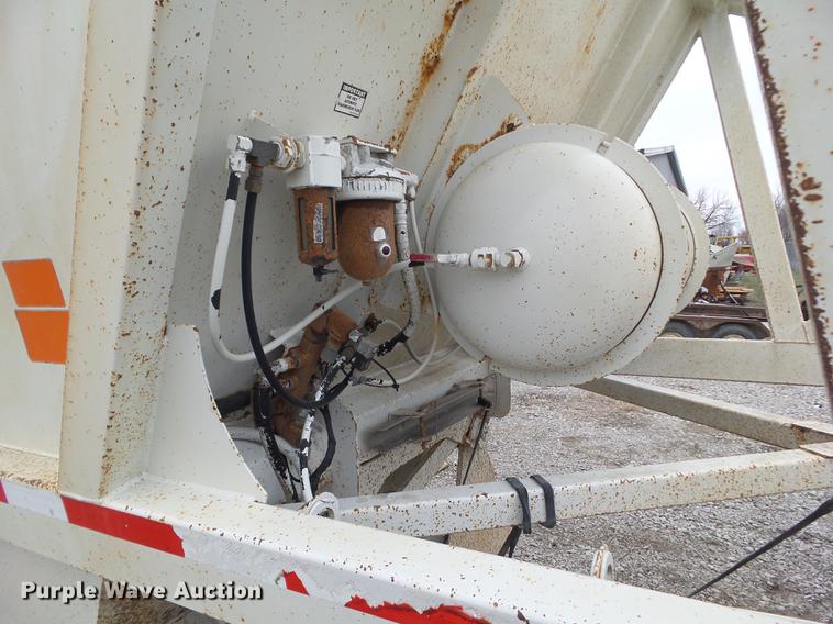 image for item DZ9324 2006 Trail King bottom dump trailer