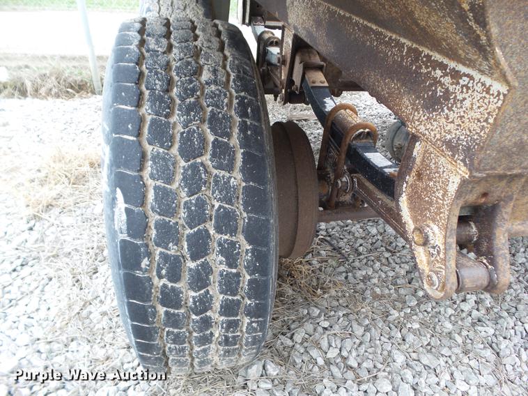 image for item DZ9324 2006 Trail King bottom dump trailer