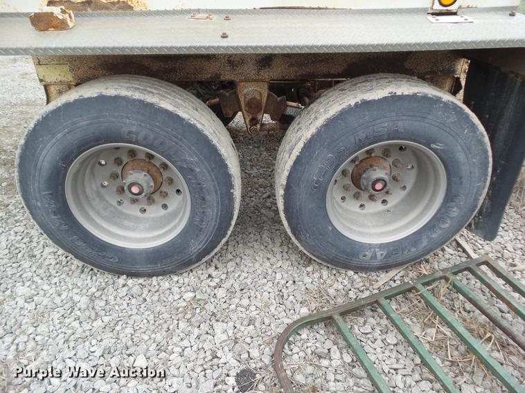 image for item DZ9324 2006 Trail King bottom dump trailer