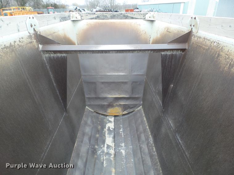 image for item DZ9324 2006 Trail King bottom dump trailer