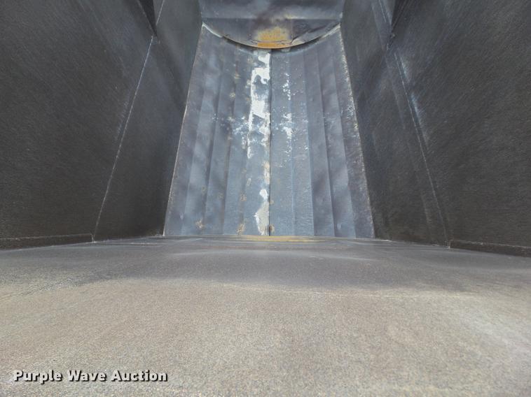 image for item DZ9324 2006 Trail King bottom dump trailer