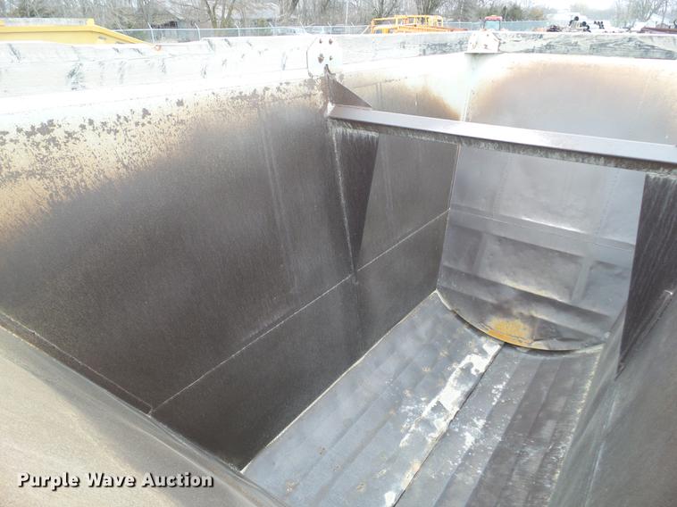 image for item DZ9324 2006 Trail King bottom dump trailer