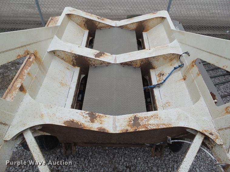 image for item DZ9324 2006 Trail King bottom dump trailer