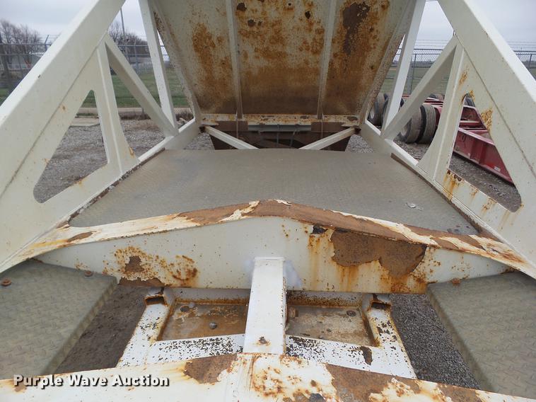 image for item DZ9324 2006 Trail King bottom dump trailer