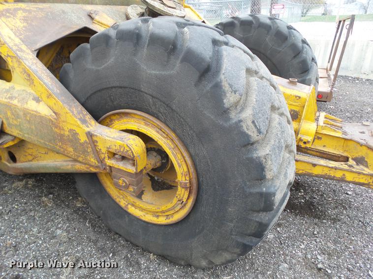 image for item DZ9327 1972 Caterpillar 435F scraper