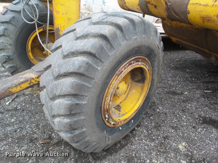 image for item DZ9327 1972 Caterpillar 435F scraper
