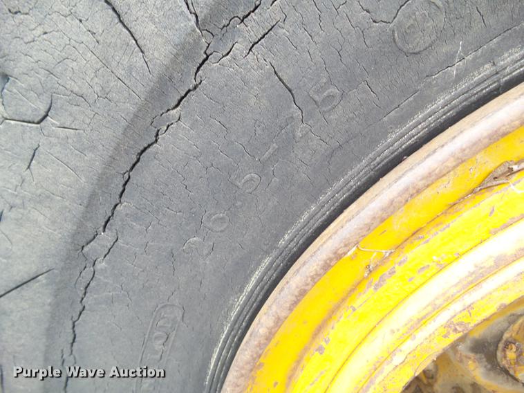 image for item DZ9328 Caterpillar 435F scraper