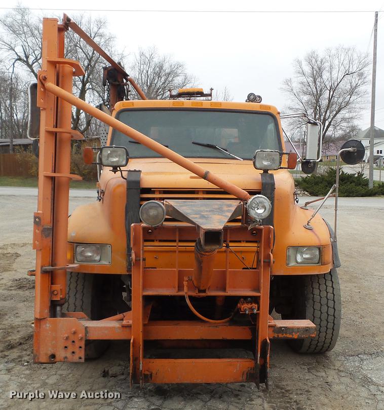 image for item DZ9330 1994 International 4900 dump truck