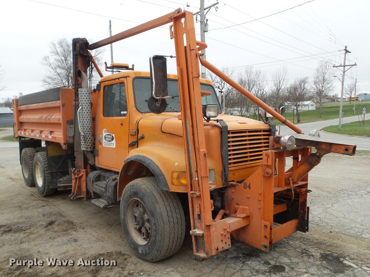 image for item DZ9330 1994 International 4900 dump truck