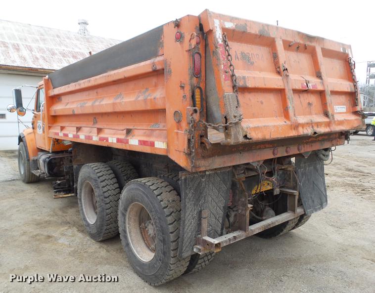 image for item DZ9330 1994 International 4900 dump truck