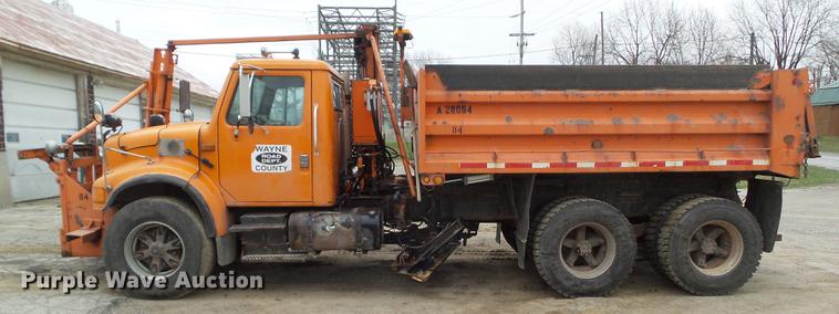 image for item DZ9330 1994 International 4900 dump truck