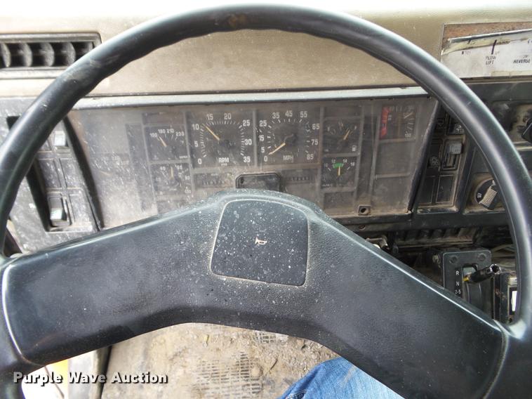 image for item DZ9330 1994 International 4900 dump truck