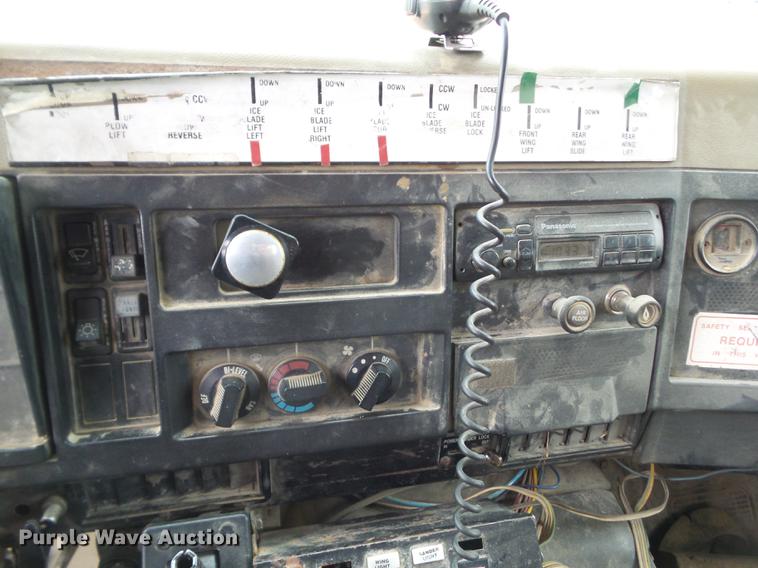 image for item DZ9330 1994 International 4900 dump truck