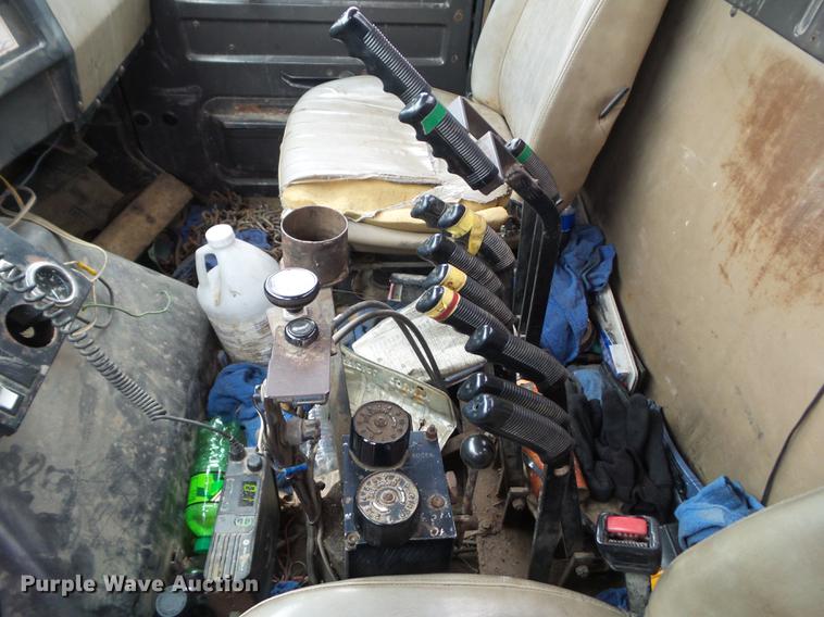 image for item DZ9330 1994 International 4900 dump truck