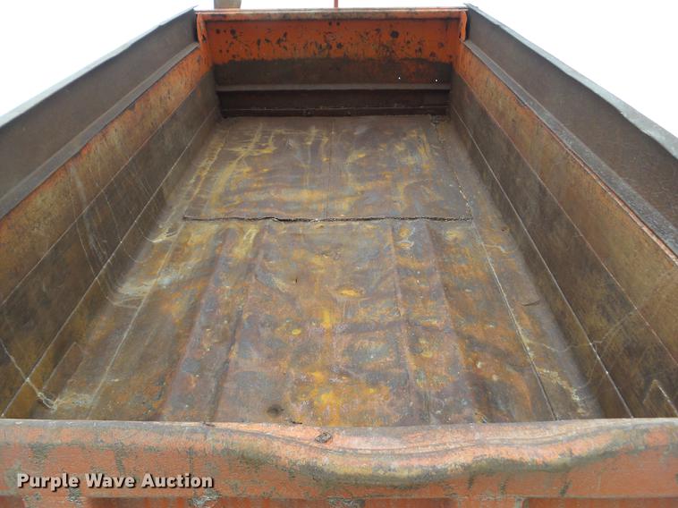 image for item DZ9330 1994 International 4900 dump truck