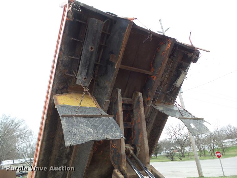 image for item DZ9330 1994 International 4900 dump truck