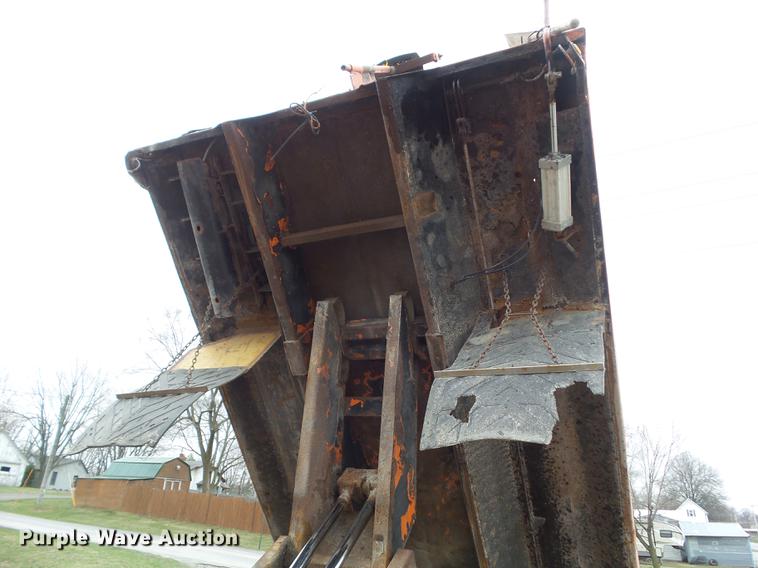 image for item DZ9330 1994 International 4900 dump truck