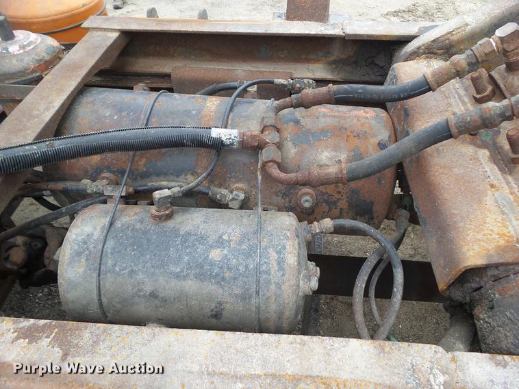 image for item DZ9330 1994 International 4900 dump truck