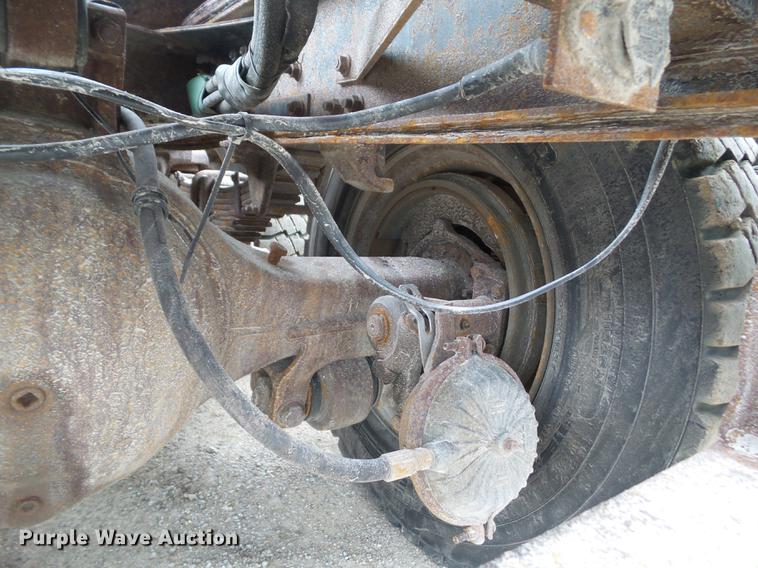 image for item DZ9330 1994 International 4900 dump truck