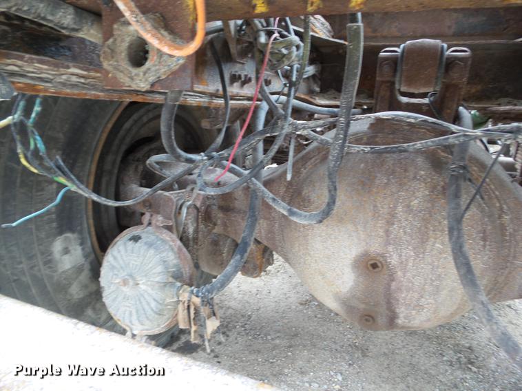 image for item DZ9330 1994 International 4900 dump truck