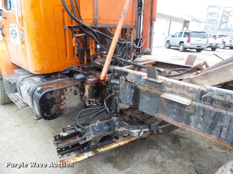 image for item DZ9330 1994 International 4900 dump truck