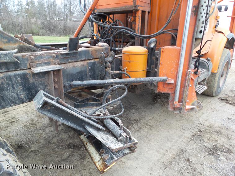 image for item DZ9330 1994 International 4900 dump truck