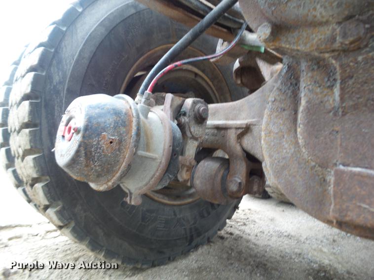 image for item DZ9330 1994 International 4900 dump truck