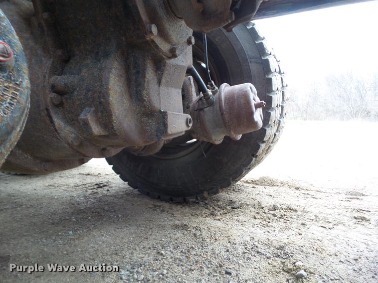 image for item DZ9330 1994 International 4900 dump truck