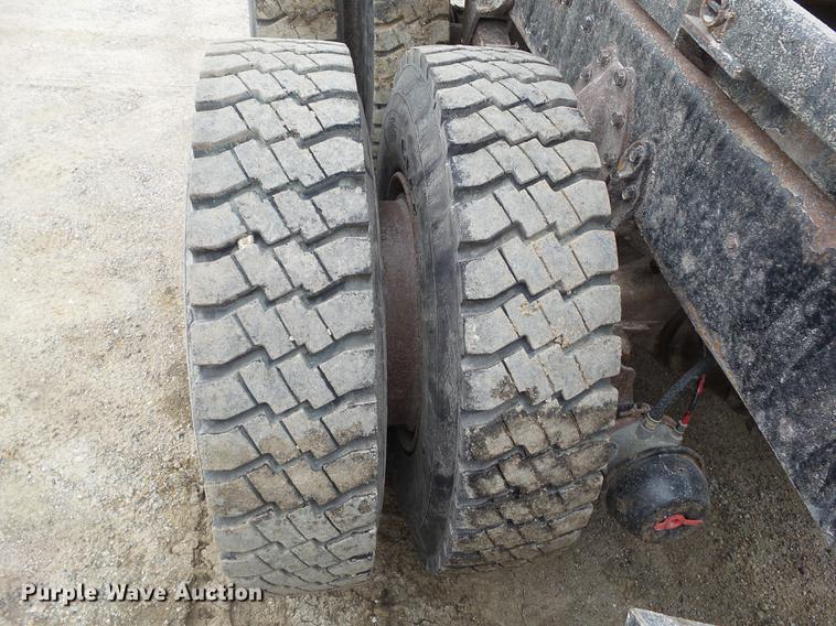 image for item DZ9330 1994 International 4900 dump truck