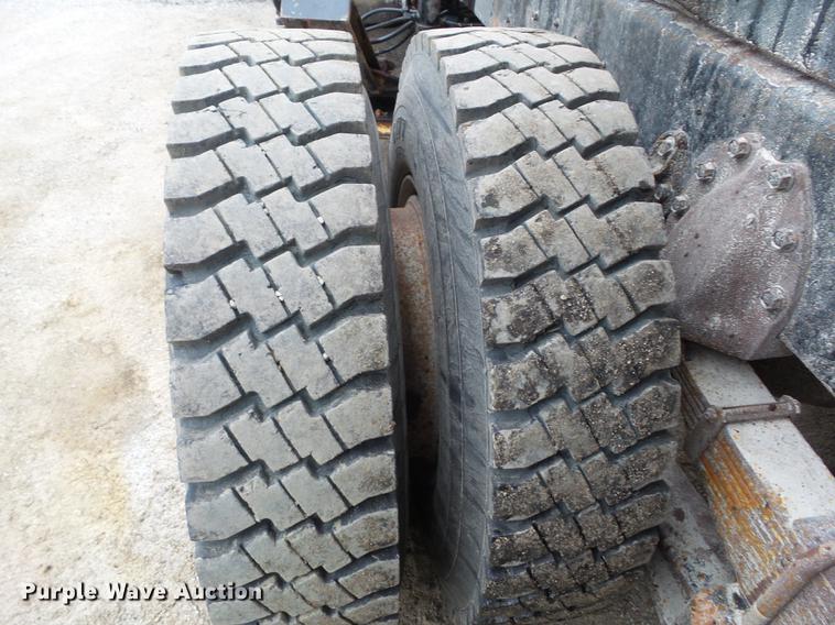 image for item DZ9330 1994 International 4900 dump truck