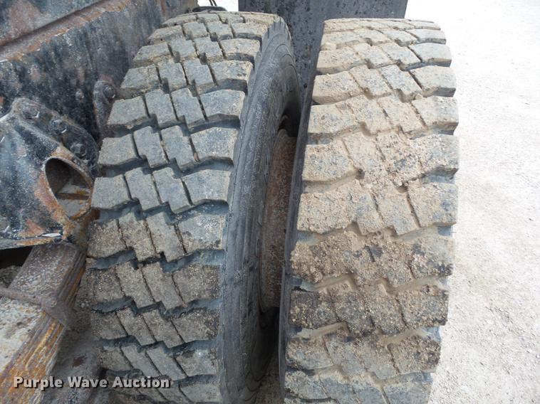 image for item DZ9330 1994 International 4900 dump truck