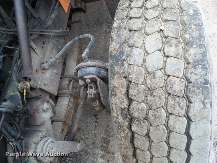 image for item DZ9330 1994 International 4900 dump truck