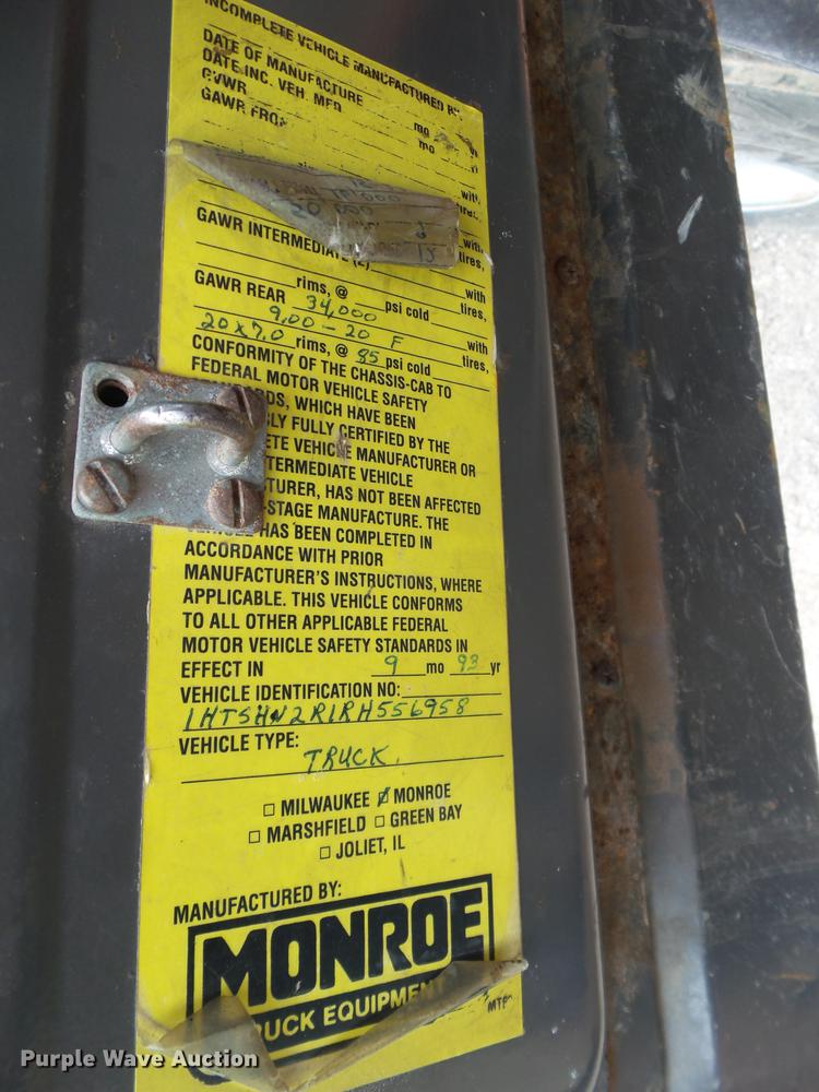 image for item DZ9330 1994 International 4900 dump truck