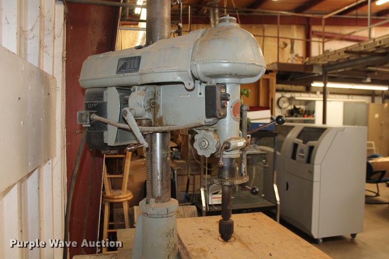image for item DZ9864 Walker Turner drill press