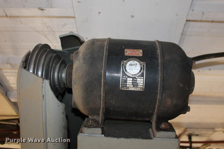 image for item DZ9864 Walker Turner drill press